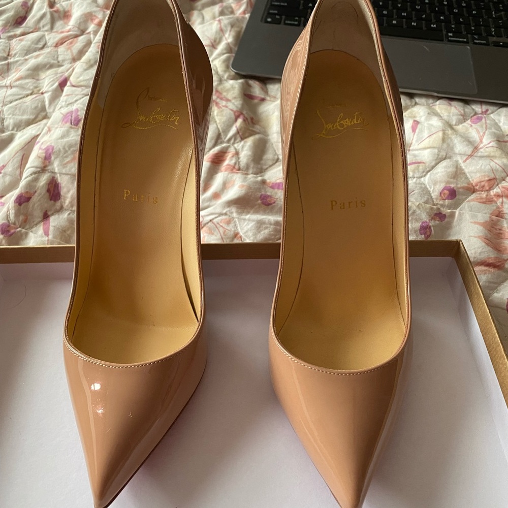 Selling my 38.5 Christian Louboutin Pigalle Follies.